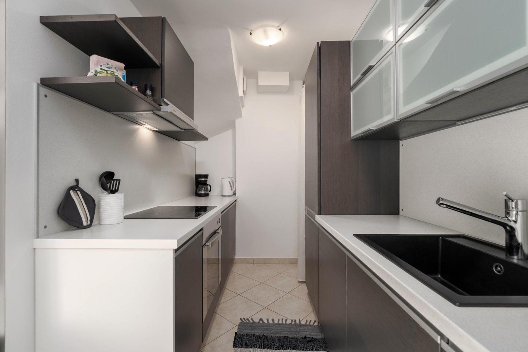 Degrassi Square Apartments (Adults Only) Vrsar Exterior foto
